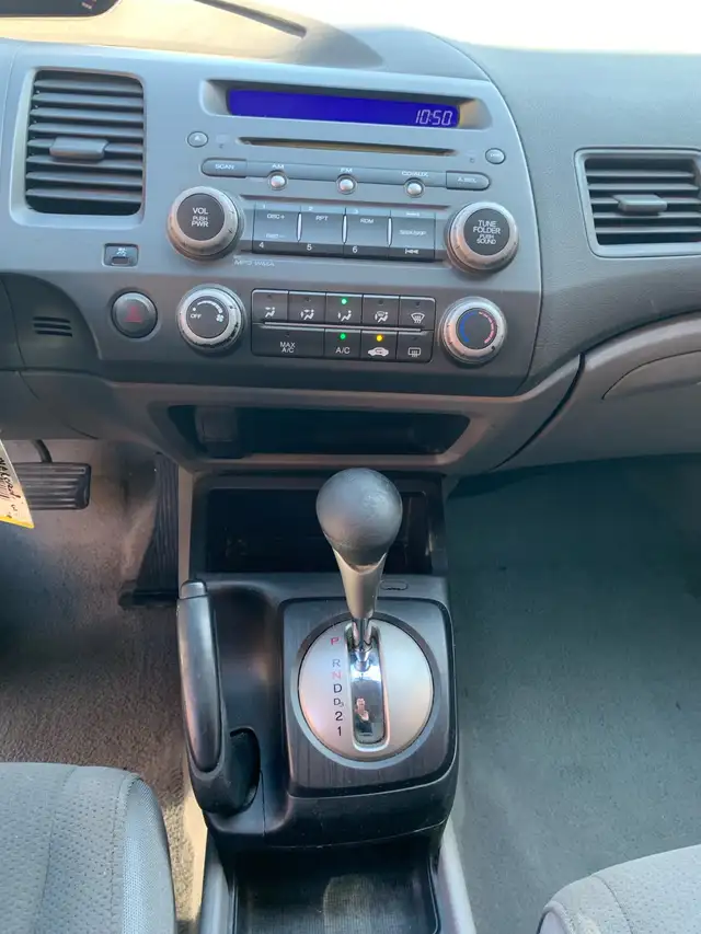 Honda Civic automatique tout équipé aucune rouille - Photo 9