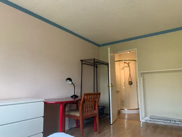 Large Room near Seneca College - Photo 2