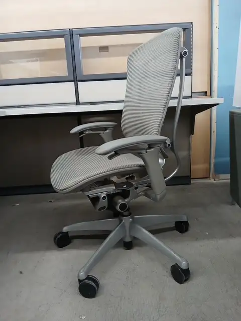 Teknion Contessa chairs Grey/silver color $299.99 excel condit - Photo 3