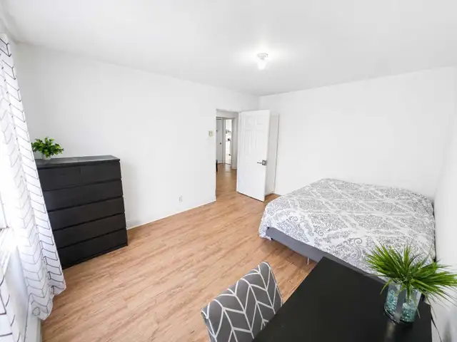 ROOM RENTALS/FURNISHED BEDROOMS FOR RENT/CHAMBRE MEUBLÉE A LOUER - Photo 4