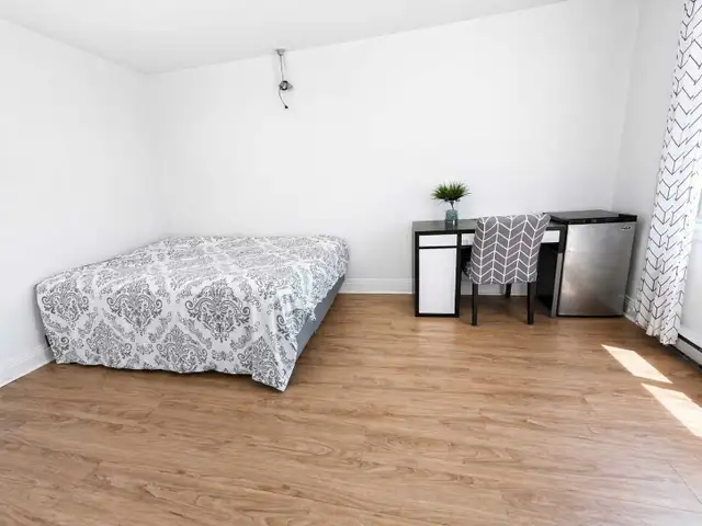 ROOM RENTALS/FURNISHED BEDROOMS FOR RENT/CHAMBRE MEUBLÉE A LOUER - Photo 6