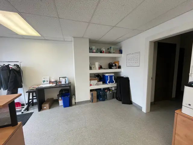 Office space for lease - Photo 7