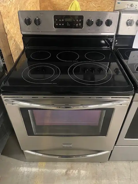 Cuisinière stainless vitrocéramique convection Frigidaire