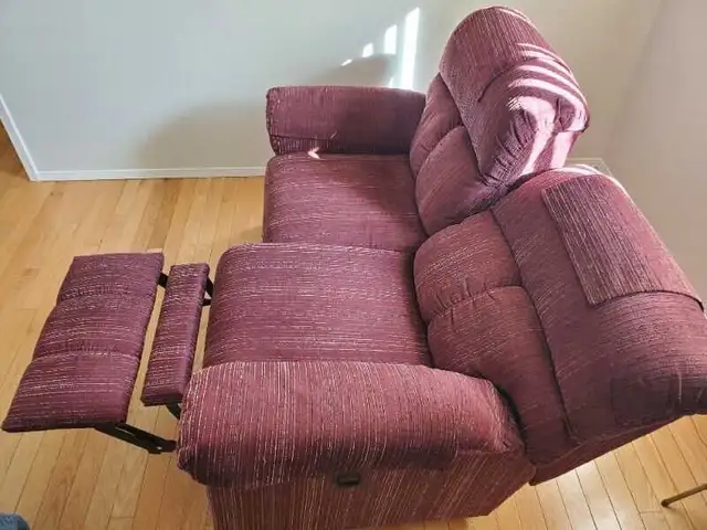 Lazyboy Recliner Rocker in Burgundy Nonsmoking Cat Friendly - Photo 2