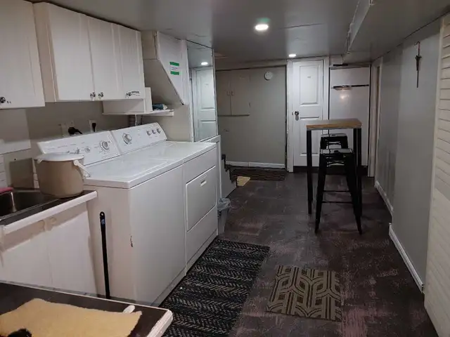 Fully Furnished Room for McMasters Female Students - Photo 5