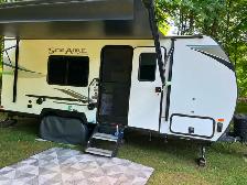 CAMPER TRAILER