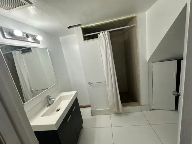 Large Basement Room at the intersection of Markham Rd& Kingston - Photo 3