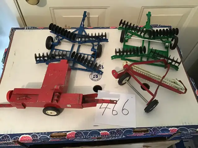AGRICULTURAL IMPLEMENT  TOYS. 466 - Photo 3