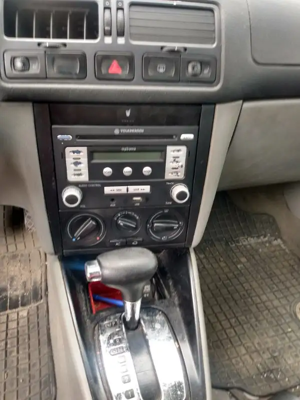 2005 VOLKSWAGEN JETTA - Photo 4