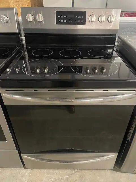 Cuisinière stainless vitrocéramique convection Frigidaire