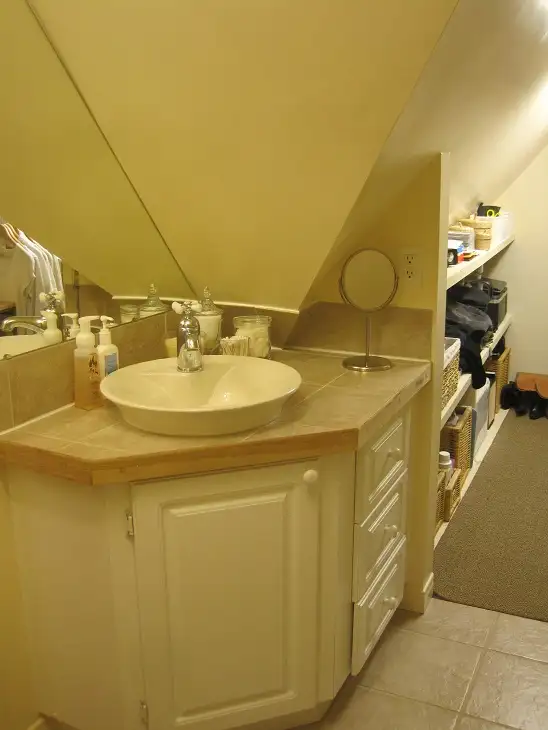 Cozy Attic Suite – Private & Squeaky Clean Loft! - Photo 6