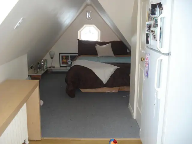 Cozy Attic Suite – Private & Squeaky Clean Loft! - Photo 8
