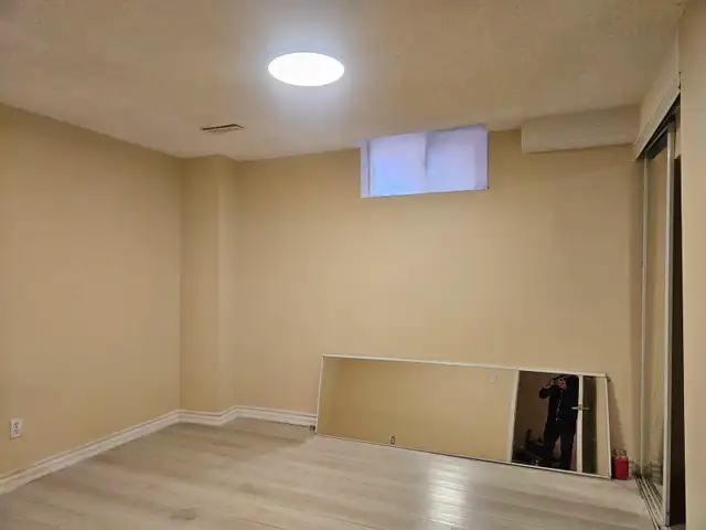 Private Bed Rooms for rent $650 (steeles and Hurontario) - Photo 2