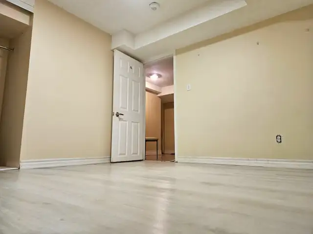 Private Bed Rooms for rent $650 (steeles and Hurontario) - Photo 4