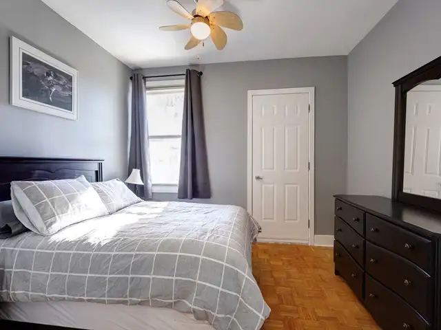 3 Beds  1.5 baths ALL Included- Point Saint Charles - Photo 2