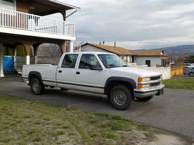 CHEVROLET 1 TON - 3500, CREW CAB, 8 FOOT BOX, WORK TRUCK!