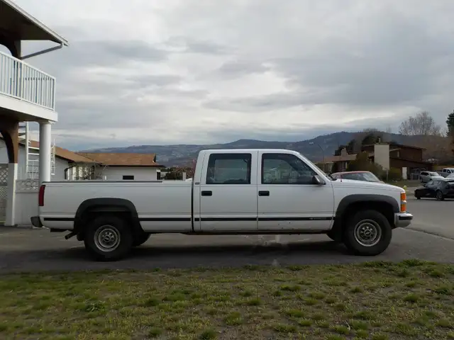 CHEVROLET 1 TON - 3500, CREW CAB, 8 FOOT BOX, WORK TRUCK! - Photo 4