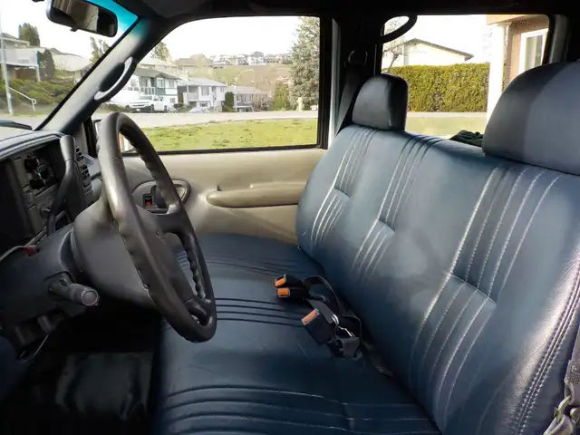 CHEVROLET 1 TON - 3500, CREW CAB, 8 FOOT BOX, WORK TRUCK! - Photo 6