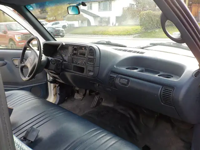 CHEVROLET 1 TON - 3500, CREW CAB, 8 FOOT BOX, WORK TRUCK! - Photo 7