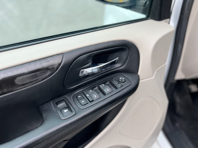 2017 Dodge Grand Caravan SXT-DVD-CAMERA-FULL STOW N GO-WARRANTY - Photo 10