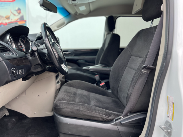 2017 Dodge Grand Caravan SXT-DVD-CAMERA-FULL STOW N GO-WARRANTY - Photo 11