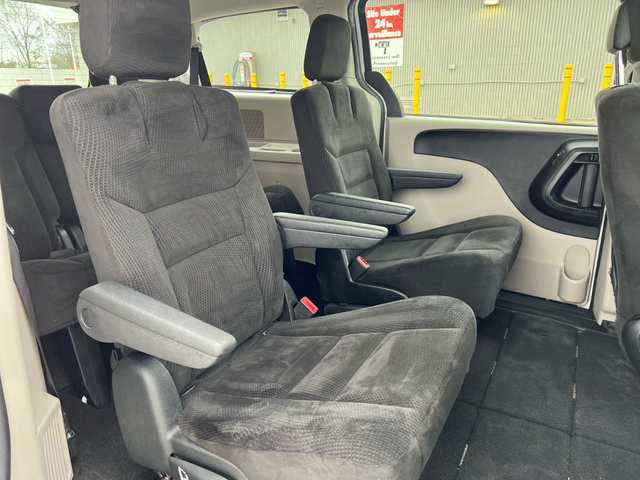 2017 Dodge Grand Caravan SXT-DVD-CAMERA-FULL STOW N GO-WARRANTY - Photo 18