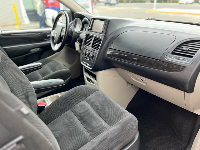2017 Dodge Grand Caravan SXT-DVD-CAMERA-FULL STOW N GO-WARRANTY - Photo 19
