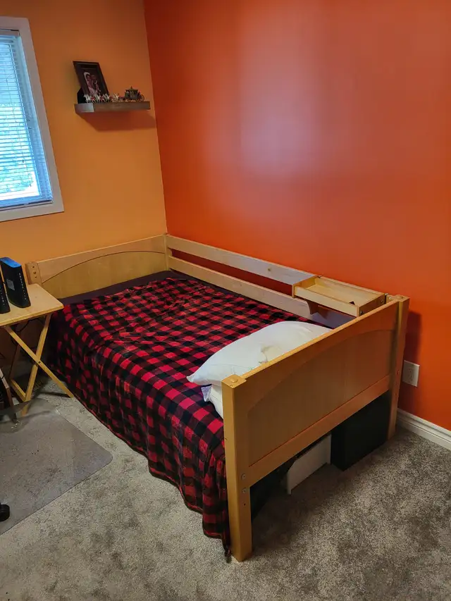 SINGLE BED-LIKE NEW