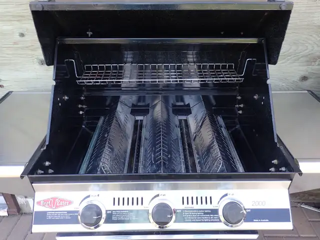 Beefeater 3 Burner Propane BBQ - Photo 3