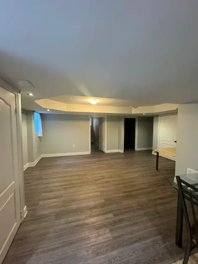 2 Bdrm Basement for Rent Williams Pkwy & Mississauga Rd - Photo 2