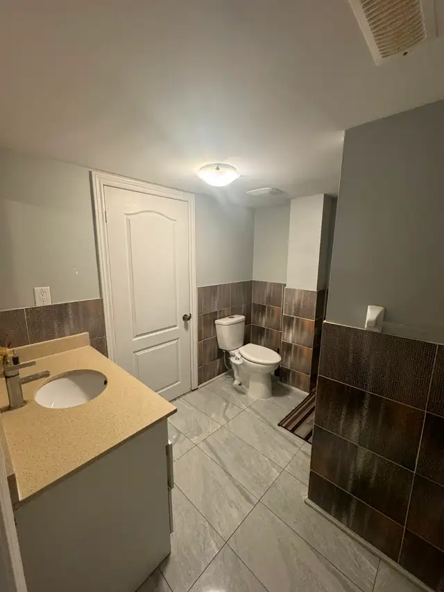 2 Bdrm Basement for Rent Williams Pkwy & Mississauga Rd - Photo 3