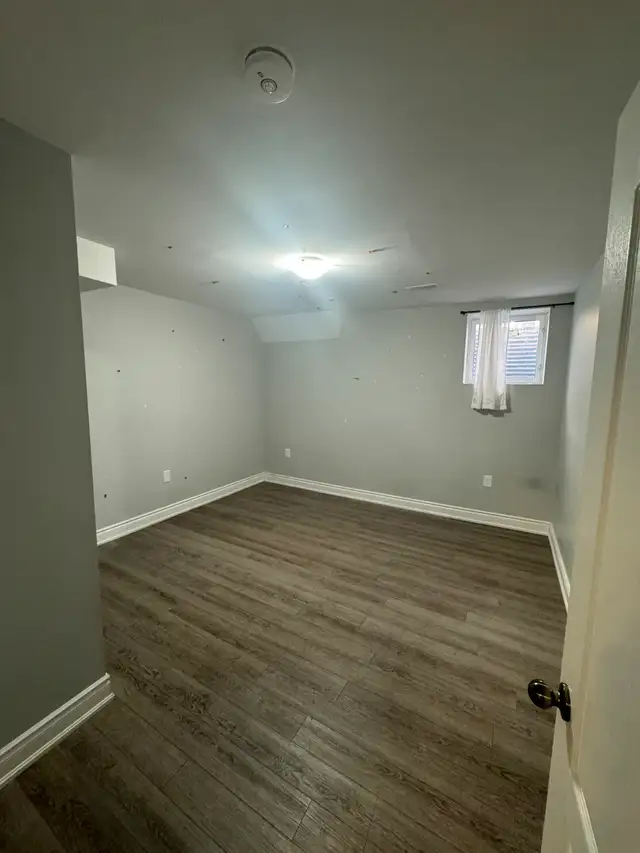 2 Bdrm Basement for Rent Williams Pkwy & Mississauga Rd - Photo 4