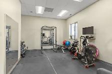 Bright & Open 800sqft Condo offering panoramic city views! - Photo 8
