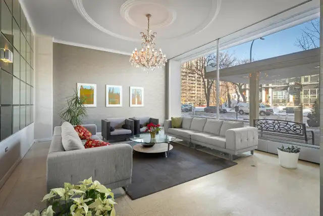 Bright & Open 800sqft Condo offering panoramic city views! - Photo 9