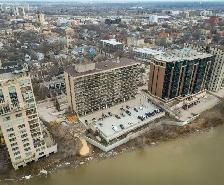 Bright & Open 800sqft Condo offering panoramic city views! - Photo 10