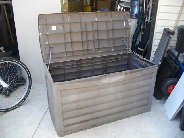 deck box $29 cash - Photo 2