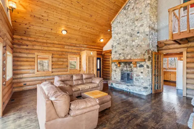 One-of-a-kind 1258sqft log home situated on beautiful 3.1 acres! - Photo 4