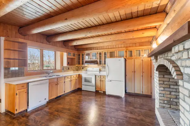 One-of-a-kind 1258sqft log home situated on beautiful 3.1 acres! - Photo 6