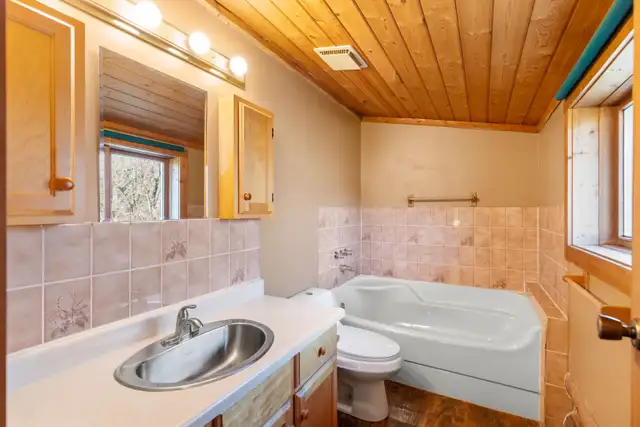 One-of-a-kind 1258sqft log home situated on beautiful 3.1 acres! - Photo 8