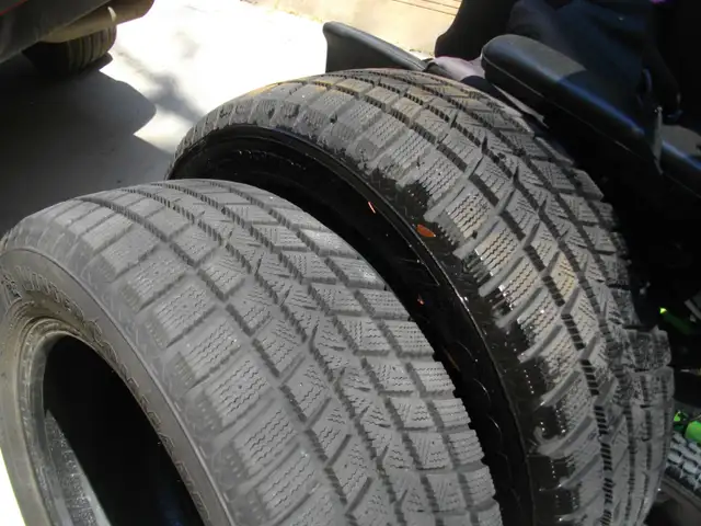 New winter tiers 235 55R17 Only used one month $40 cash