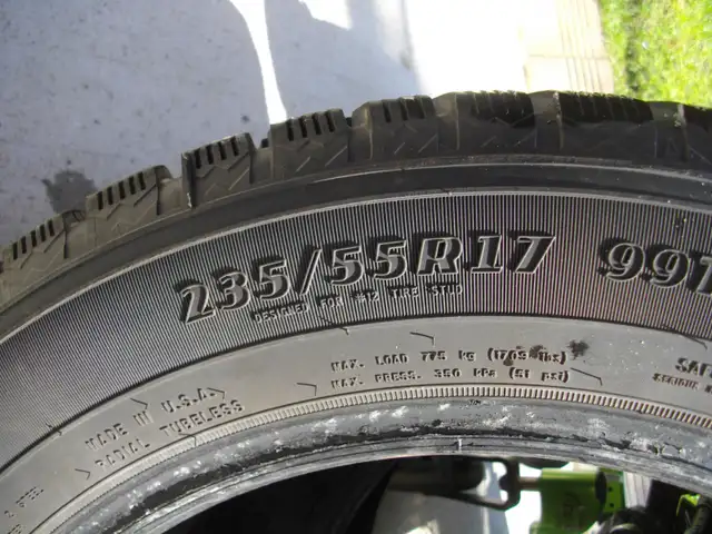 New winter tiers 235 55R17 Only used one month $40 cash - Photo 2