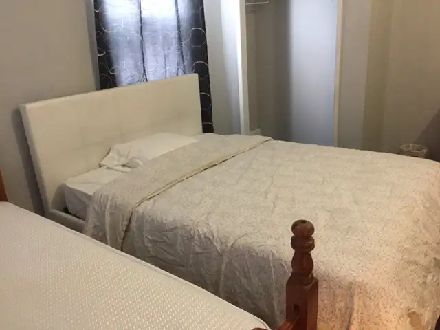 private room shared kitchen and two washroom with working males - Photo 6