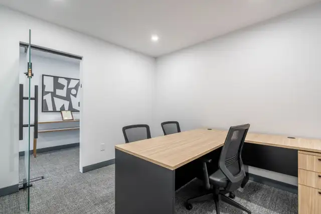 Coworking Space Grimsby | Dedicated and Hot Desk Options - Photo 11