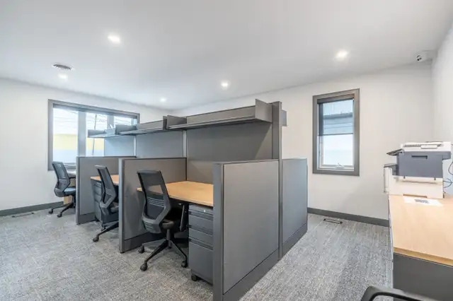 Coworking Space Grimsby | Dedicated and Hot Desk Options - Photo 19