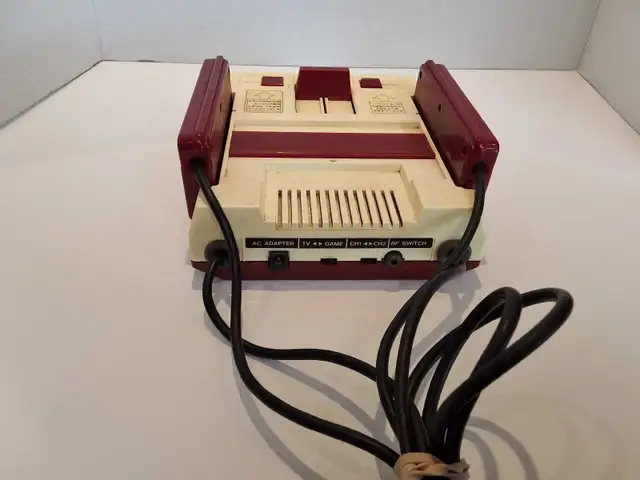 Nintendo Famicom Family Computer System - No Accessories - Photo 3