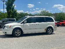 Mini Van fully loaded Chrysler Town & Country