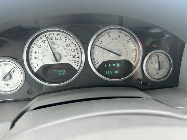 Mini Van fully loaded Chrysler Town & Country - Photo 4