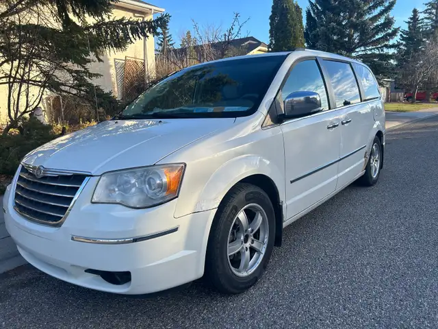 Mini Van fully loaded Chrysler Town & Country - Photo 5