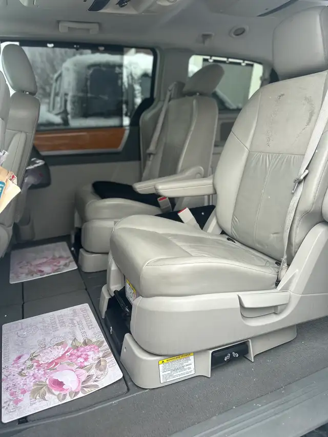 Mini Van fully loaded Chrysler Town & Country - Photo 6