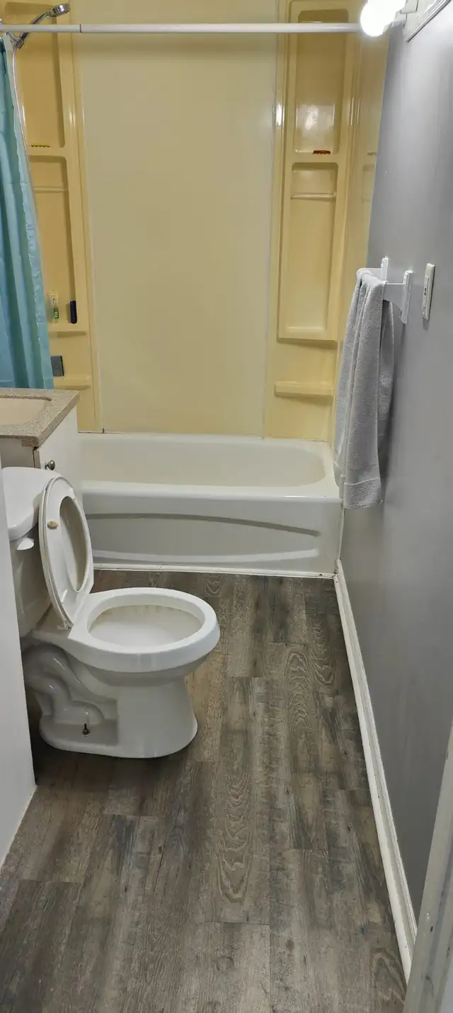 Furnished Bedroom for Rent – Fort Erie (near Lakeshore Area) - Photo 2